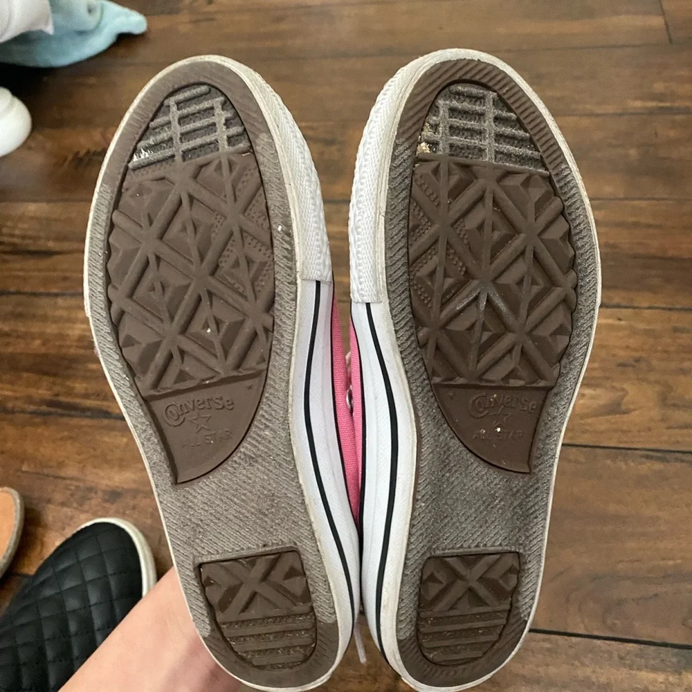 Pink Converse - Picture 5 of 6